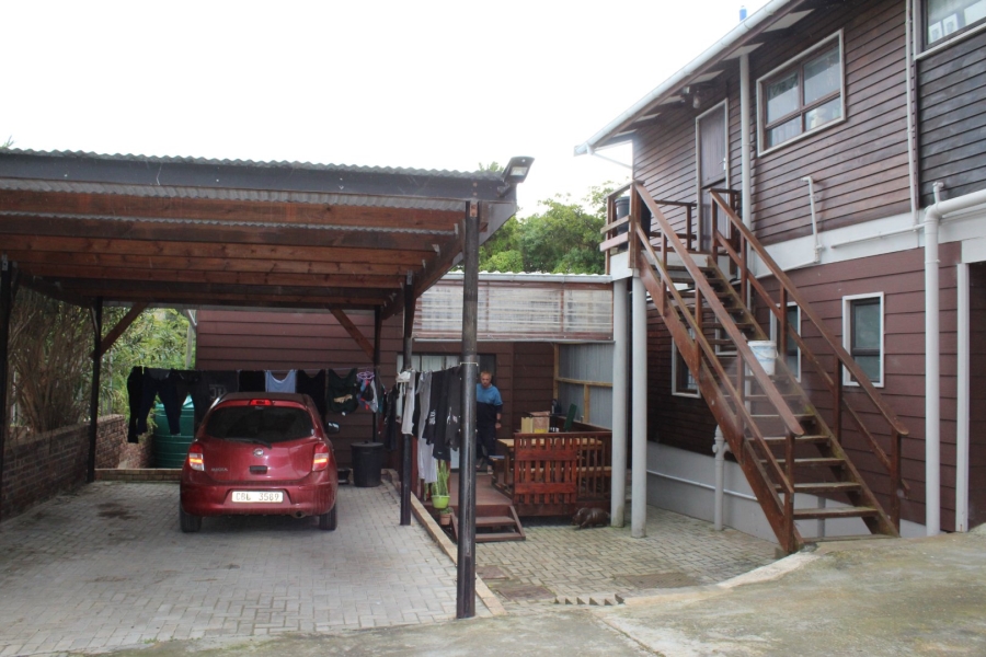 6 Bedroom Property for Sale in Paradise Beach Eastern Cape